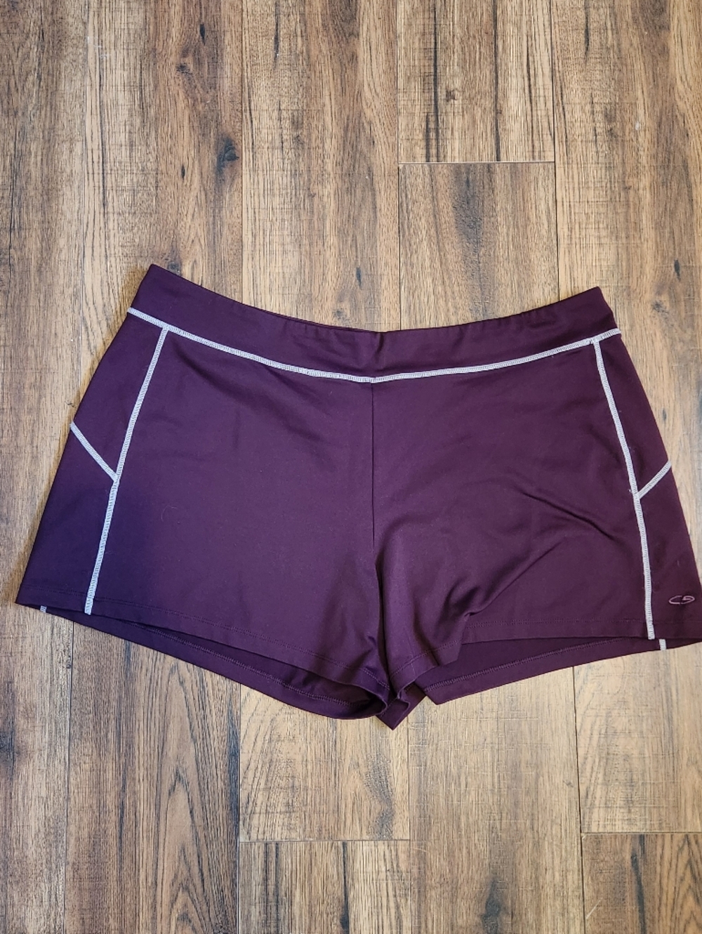 Women’s Plum Performance Bike Shorts with Contrast Stitching